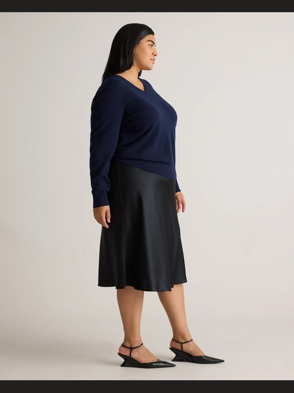 Quince Mongolian cashmere V-Neck Women’s Sweater in Navy - Picture 5 of 16